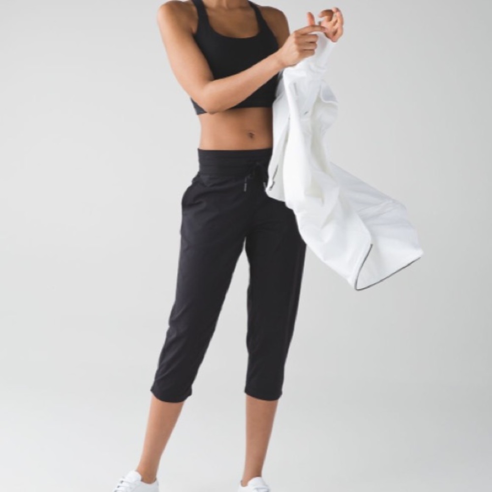 Lululemon Dance Studio Crops II; sz 4